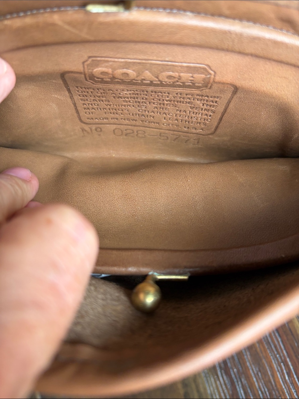 Vintage 1980’s Coach Pocket Purse British Tan Leather W/Original Hangtag! - Picture 5 of 10